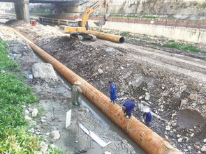 管道施工人员将混凝土直接倒入竹皮河 建设方 正在整改